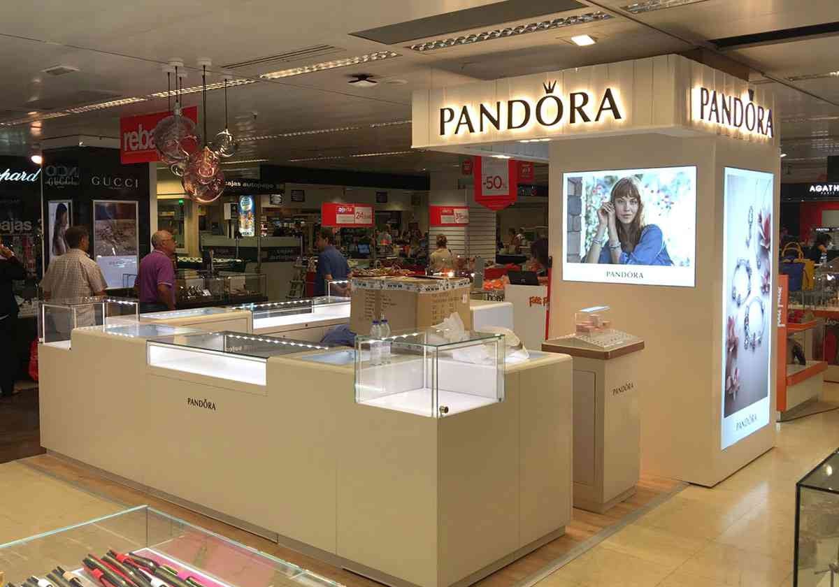 Punto de venta de Pandora en un centro de El Corte Inglés