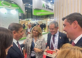 Gran respaldo institucional y promoción internacional para los frutos rojos de Huelva en Fruit Attraction