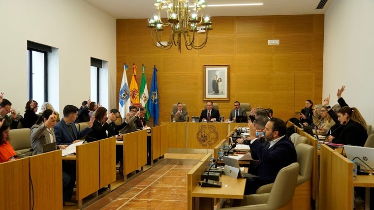 Una de las votaciones de hoy en el pleno de la Diputación de Huelva