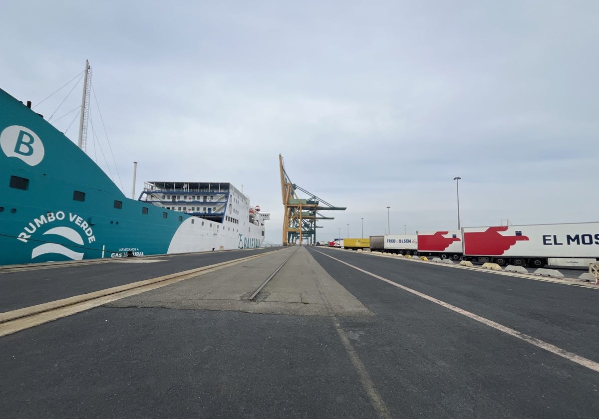 El Muelle Sur del Puerto de Huelva