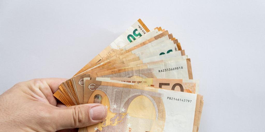 La Seguridad Social da una ayuda de 1.000 euros a todos los padres que ...