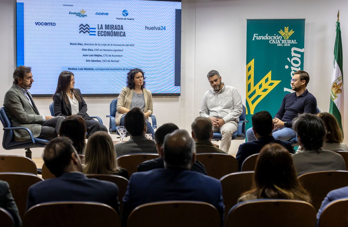 Las imágenes del coloquio &#039;Pioneros. Así son las startups de éxito nacidas en Huelva&#039;