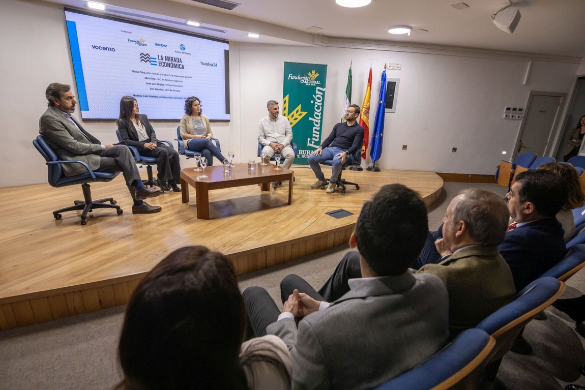 Las imágenes del coloquio &#039;Pioneros. Así son las startups de éxito nacidas en Huelva&#039;