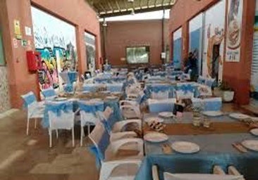 Dos puestos de camarero en el centro comercial de Punta Umbría con sueldos que pueden llegar a los 2.000 euros mensuales