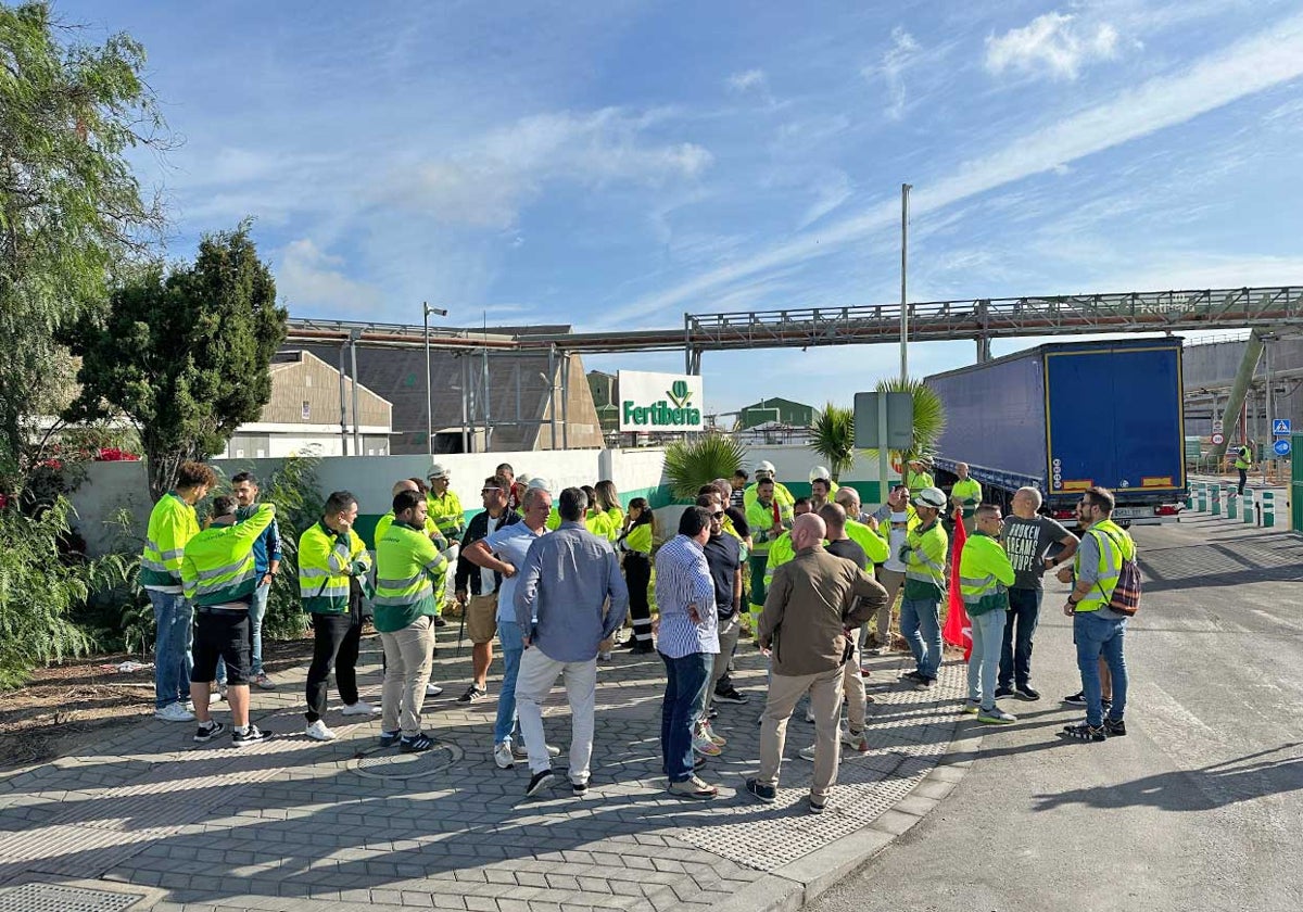 Concentración de protesta por los despidos del pasado mes de octubre