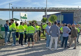 Protesta de los empleados en la planta de la capital tras el anuncio de los despidos el año pasado