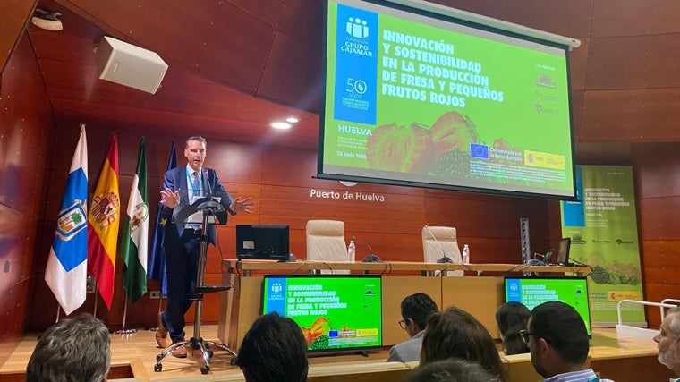 Raúl Ortega, director territorial de Cajamar, en la presentación de la jornada