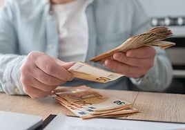 El BCE manda un contundente mensaje a quienes solo pagan con tarjeta: ésta es la cantidad de efectivo que debes tener en casa ante una emergencia