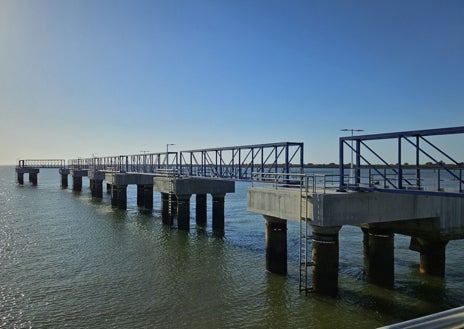 Imagen secundaria 1 - El Puerto de Huelva inaugura la nueva rampa ro-ro del Muelle Sur, que duplica sus atraques de carga rodada