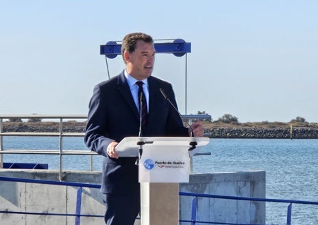 Imagen secundaria 1 - El Puerto de Huelva inaugura la nueva rampa ro-ro del Muelle Sur, que duplica sus atraques de carga rodada