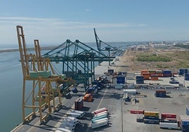 El Puerto de Huelva invertirá casi seis millones de euros para ampliar el patio de contenedores