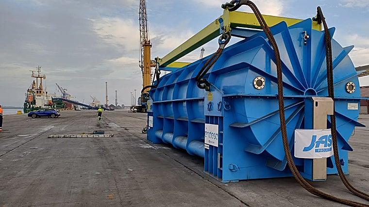 El sarcófago donde viajó el rotor de la turbina hasta Abu Dabi