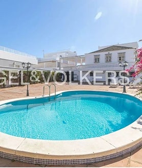 Imagen secundaria 2 - Cada espacio ha sido cuidado con esmero, preservando la luz, la comodidad y una atmósfera que hacen de esta casa un hogar único