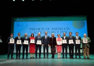 Foto de familia de los galardones