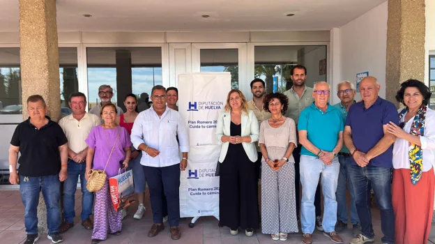 La Diputación de Huelva colabora con el Plan Aldea en el reparto de cubas y bolsas de basura
