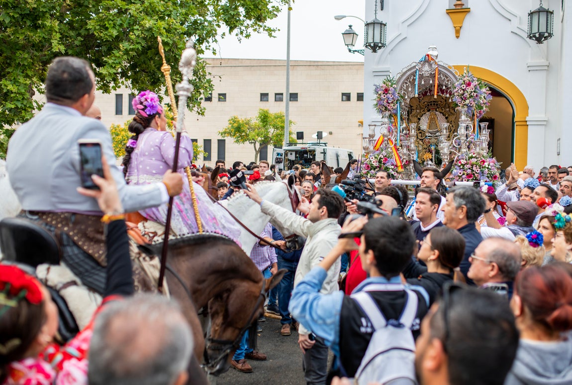 Galería de imágenes: Emigrantes va ya al encuentro de la Virgen del Rocío