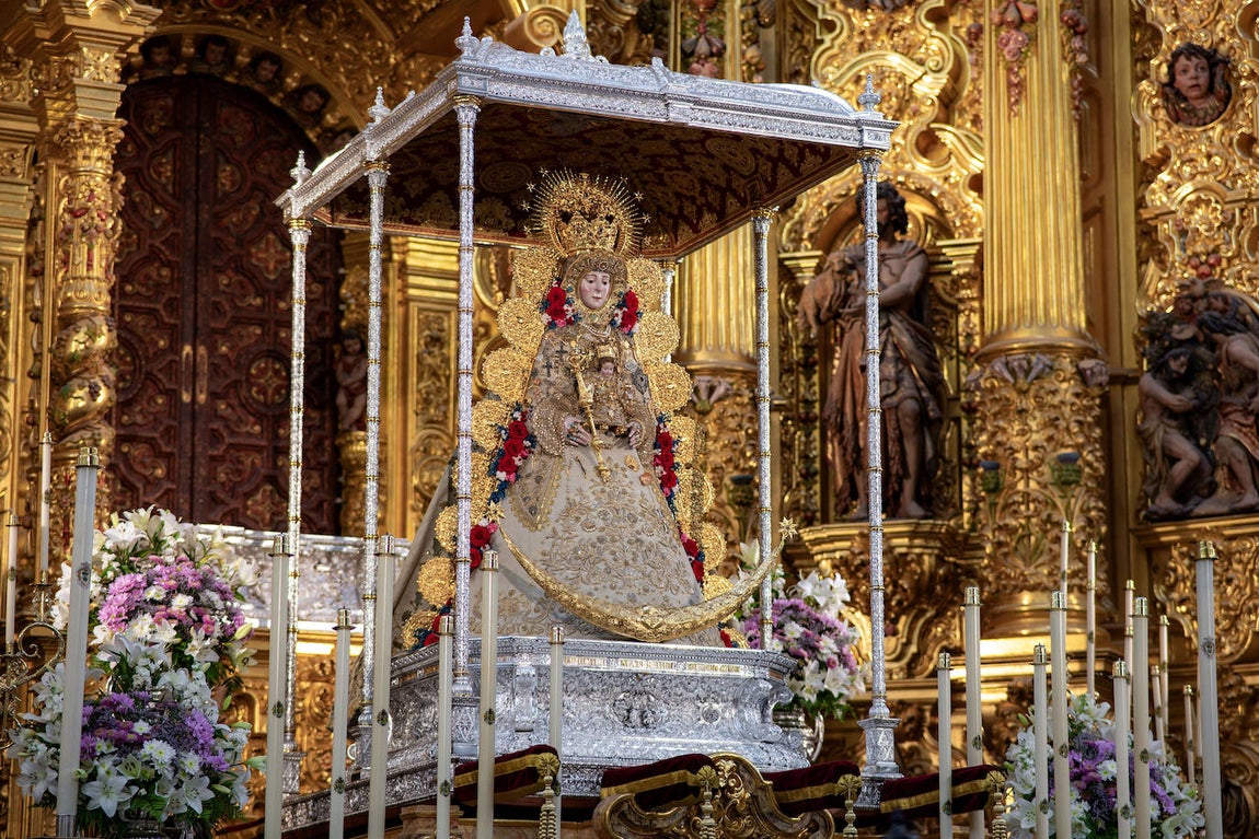 Así espera la Virgen del Rocío la llegada de la multitud de romeros