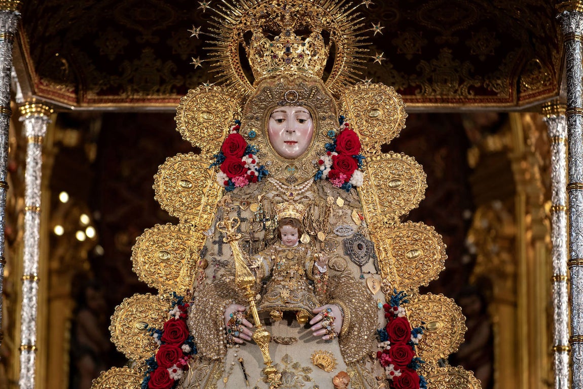 Así espera la Virgen del Rocío la llegada de la multitud de romeros