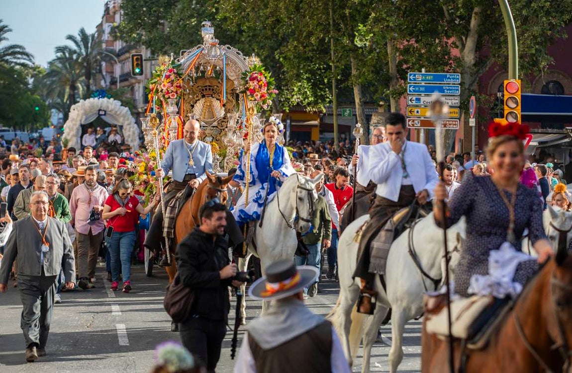 Salida de la Hermandad del Rocío de Emigrantes 2024, en imágenes