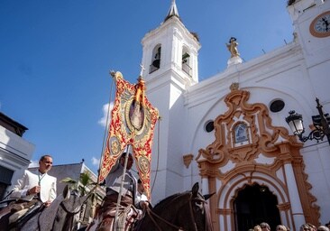 El simpecado de la Matriz pasa por la parroquia de la Asunción