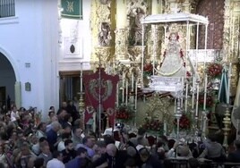El simpecado de la Matriz de Almonte ante la Virgen del Rocío