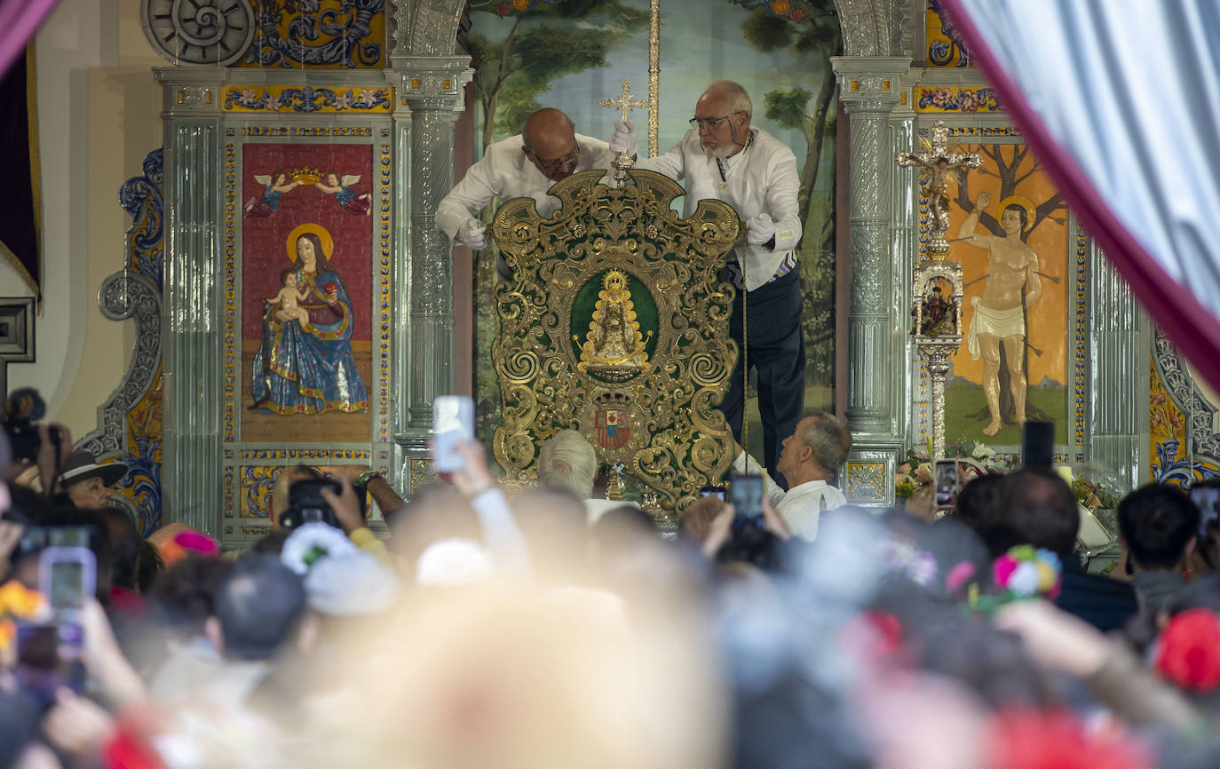 La salida de la hermandad del Rocío de Huelva 2024, en imágenes