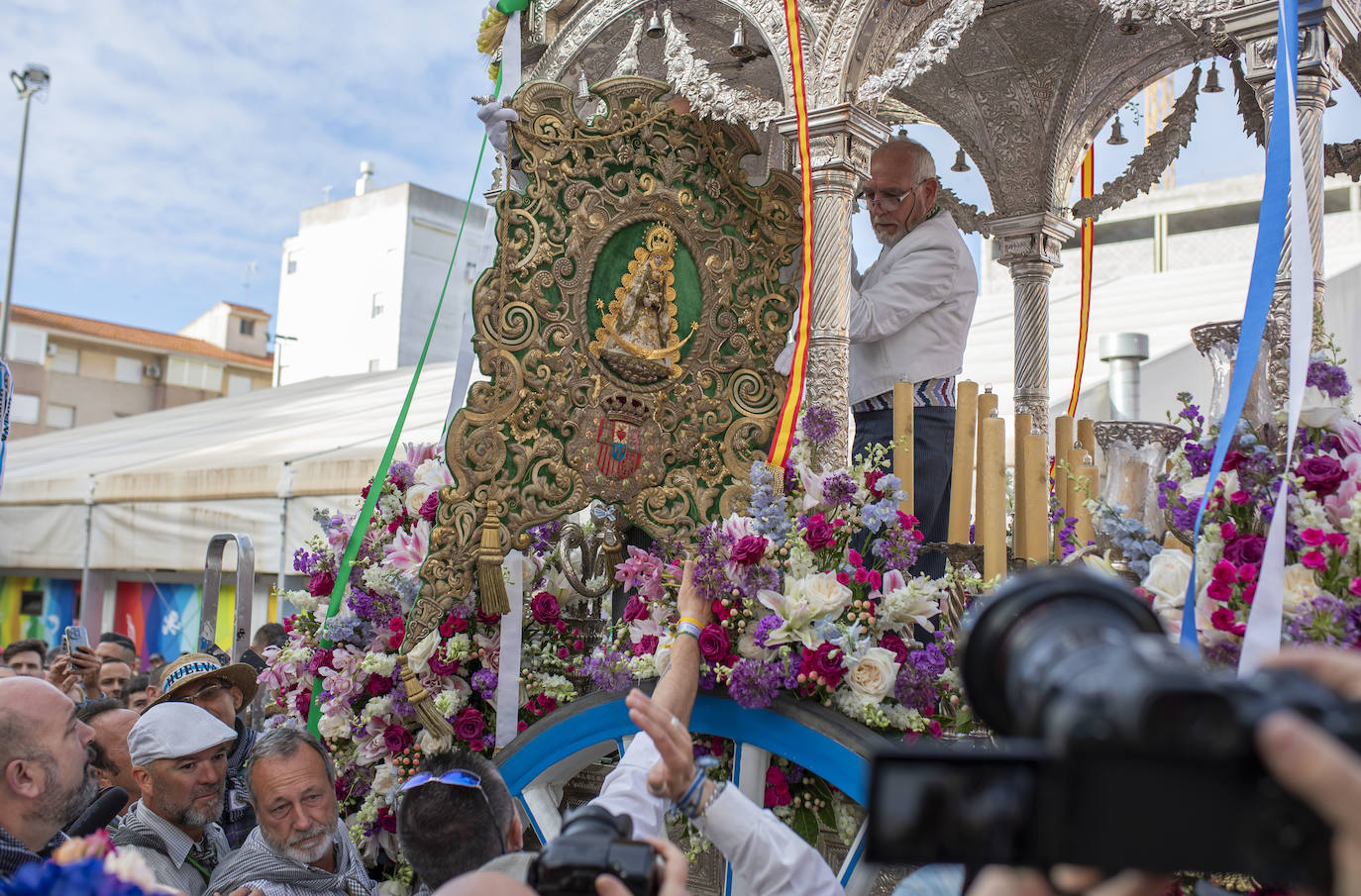 La salida de la hermandad del Rocío de Huelva 2024, en imágenes