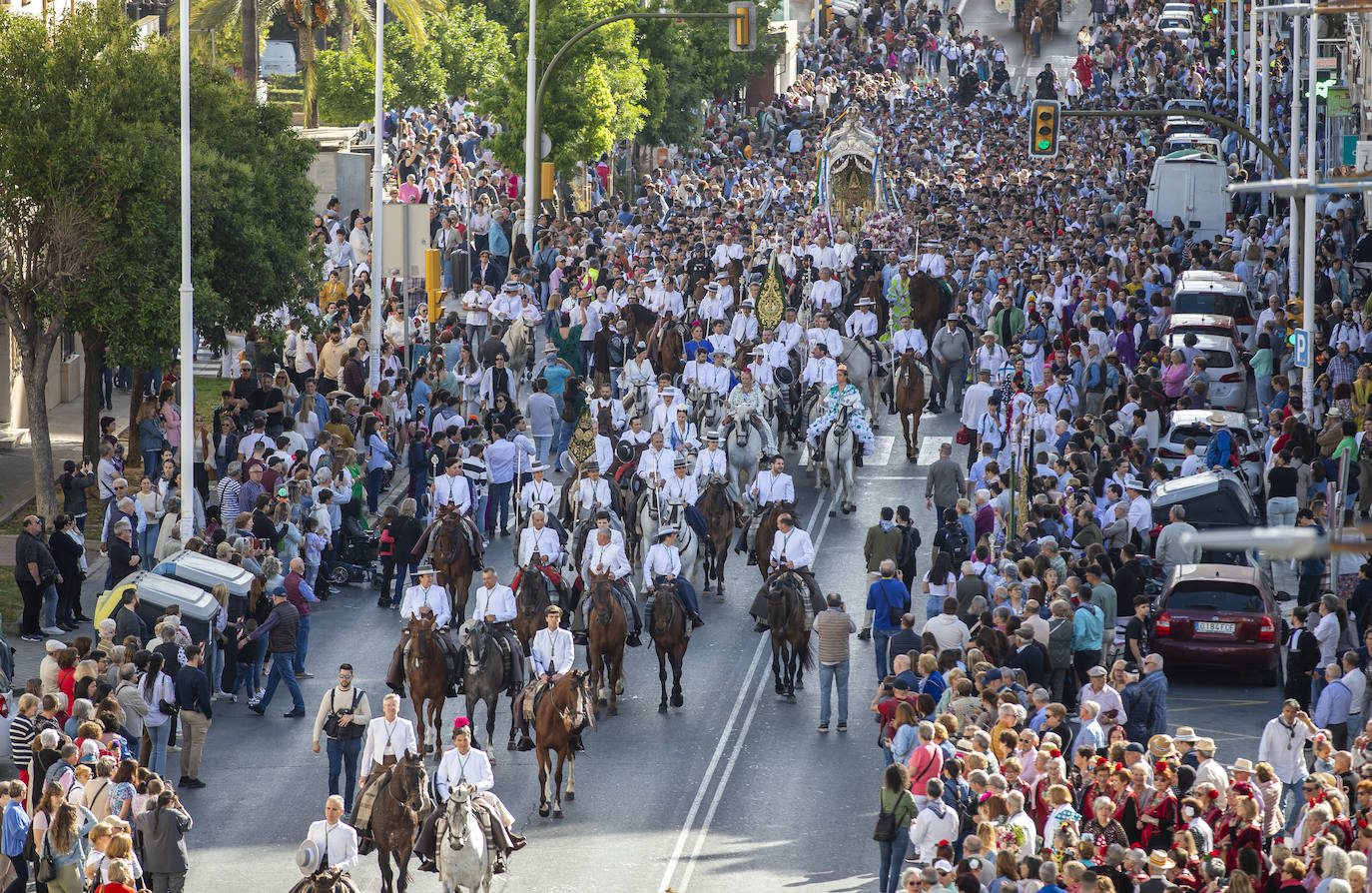 La salida de la hermandad del Rocío de Huelva 2024, en imágenes