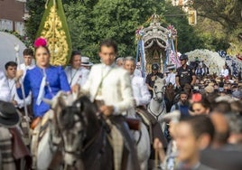 Caballistas en la salida de la Hermandad del Rocío de Huelva