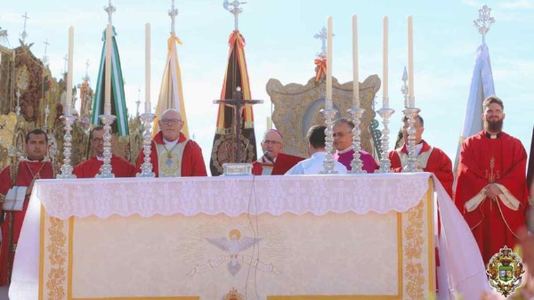 El Rocío 2024, en directo: Misa Pontifical, salto de la reja y procesión de la Virgen