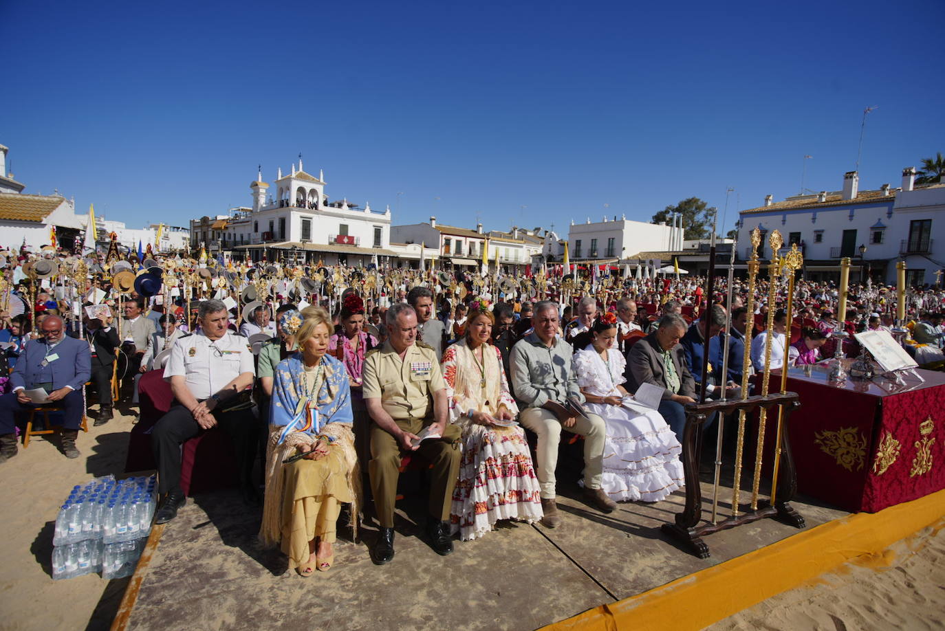 La misa pontifical del Rocío 2024, en imágenes