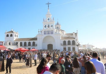 Cuándo son las candelarias de El Rocío 2025: programación del fin de semana y cultos