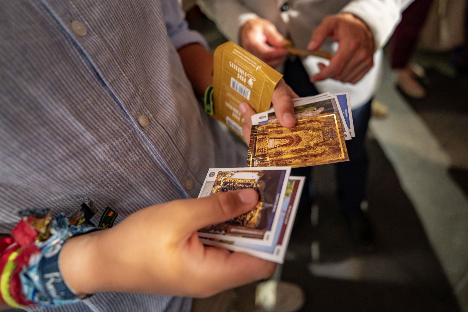 La presentación de las HolyCards del Rocío, en imágenes