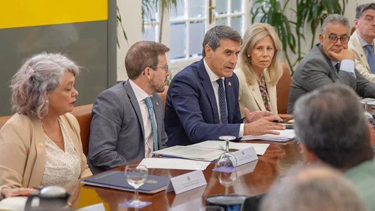 Reunión del dispositivo, con Pedro Fernández al frente