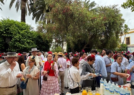 Imagen secundaria 1 - La primera hermandad de Huelva sale camino del Rocío: Ayamonte avanza con dos hermanos mayores