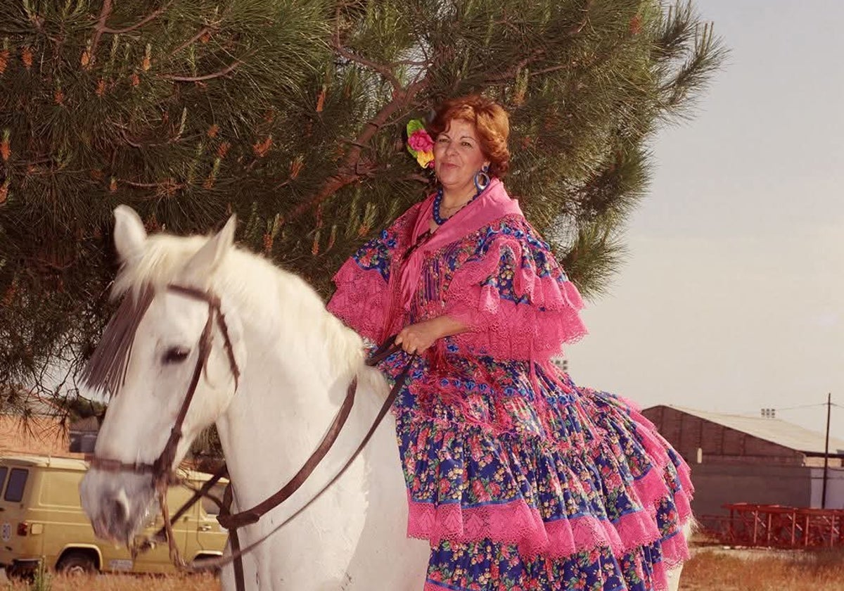 Carmen Limón Gutiérrez, cuando fue hermana mayor de Punta Umbría en 1987