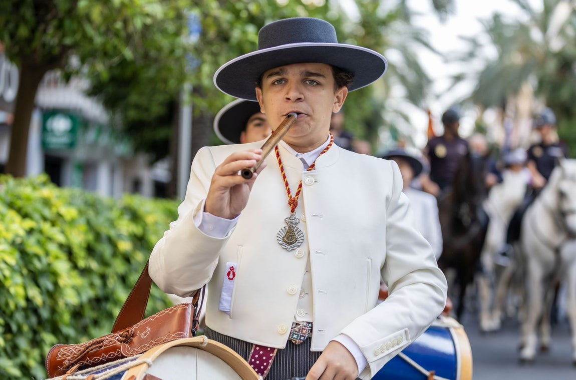 La salida de la Hermandad del Rocío de Emigrantes, en imágenes
