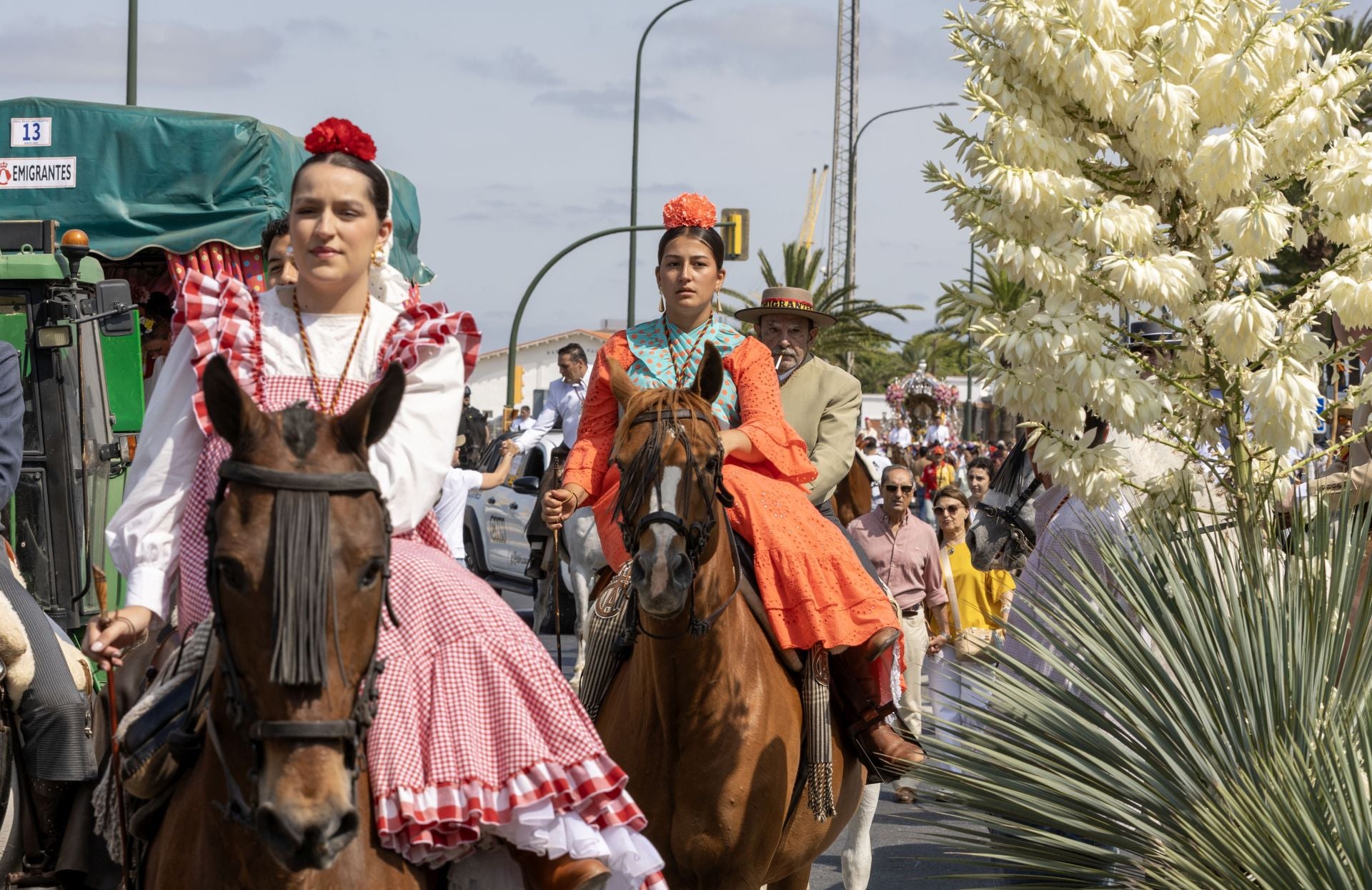 La salida de la Hermandad del Rocío de Emigrantes, en imágenes