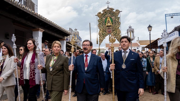 El Simpecado de Huelva, en el rosario jubilar