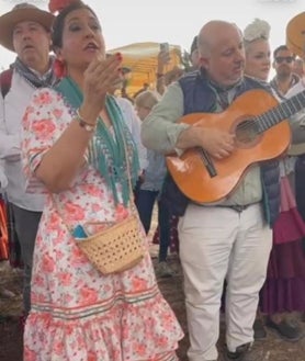 Imagen secundaria 2 - Antonio Caballero y Lauri Garrido, trovadores por sevillanas de cada salida rociera de Moguer