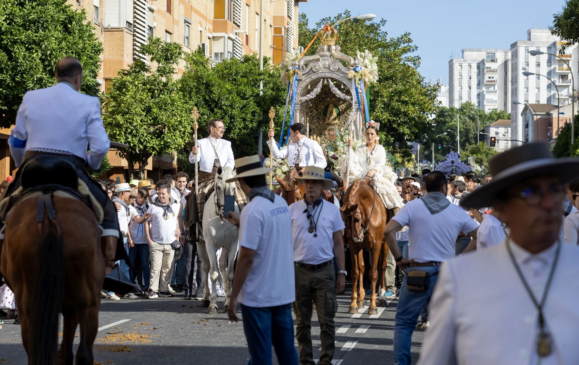 Huelva en pie para despedir a sus peregrinos
