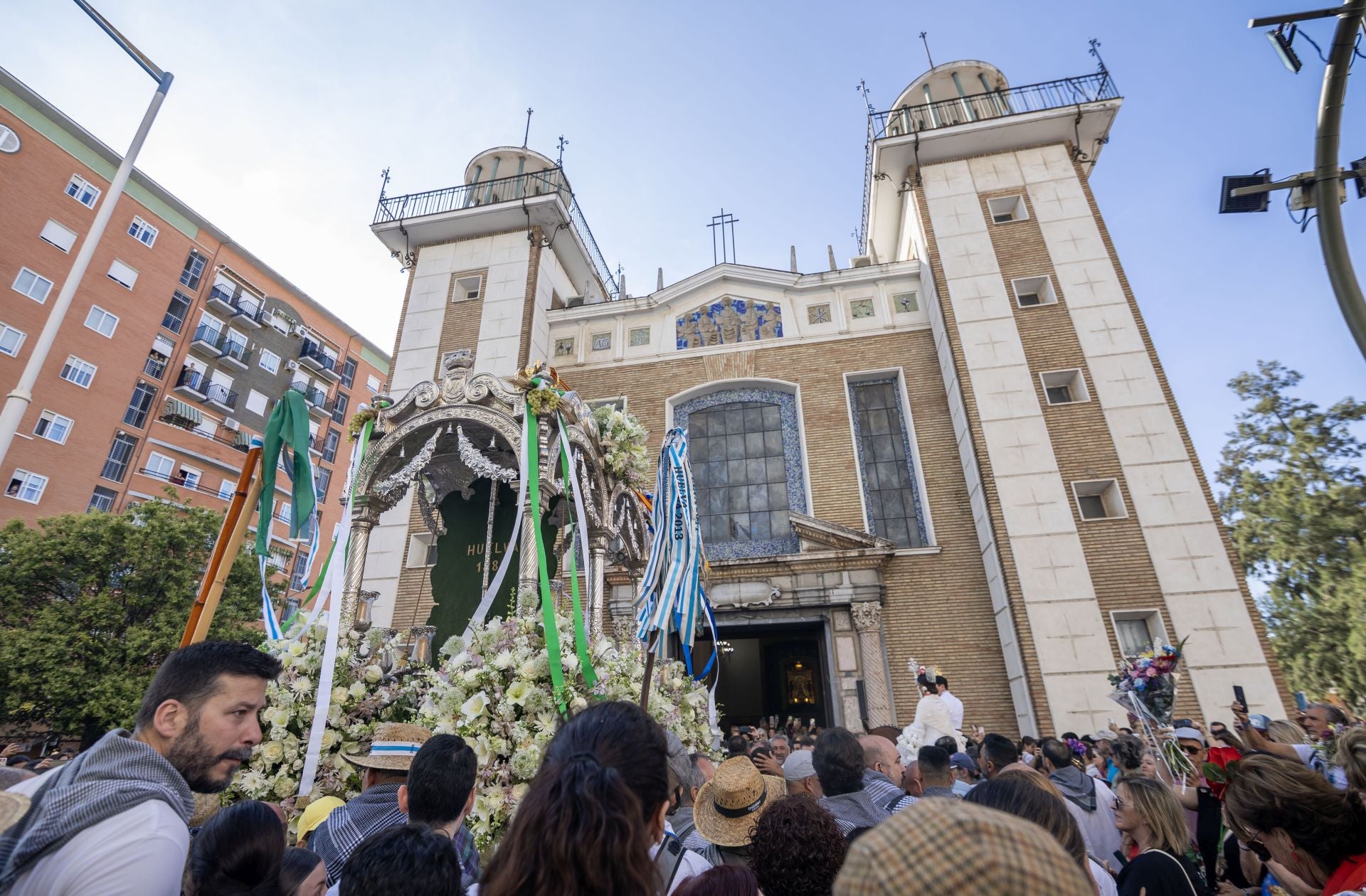 Huelva en pie para despedir a sus peregrinos