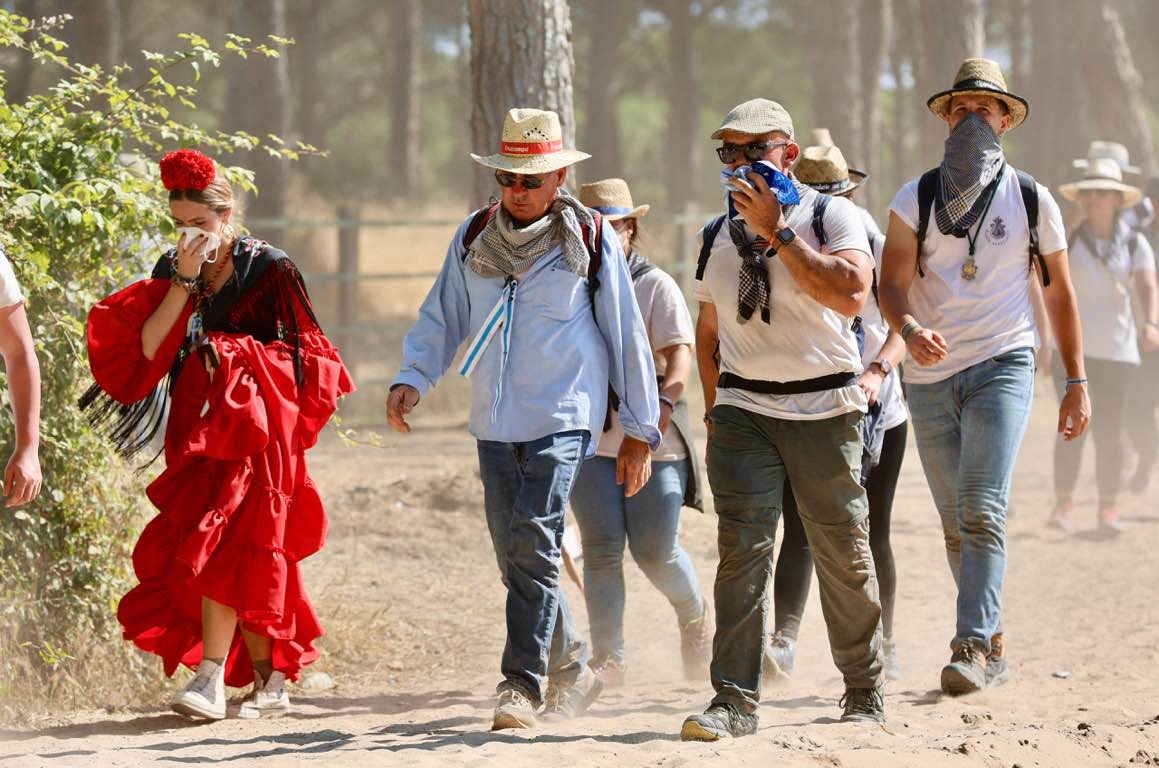 El paso de la Hermandad de Huelva por la Charca, en imágenes