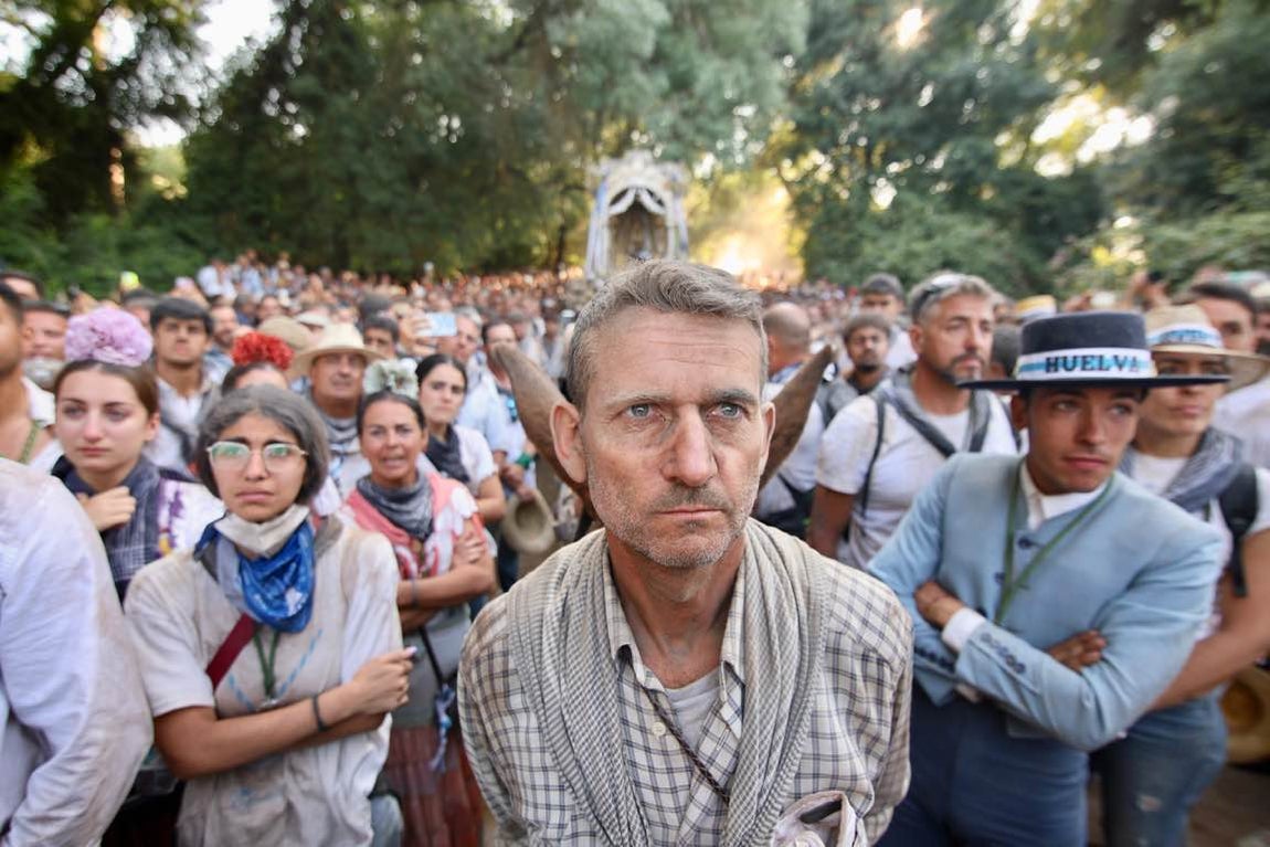 El paso de la Hermandad de Huelva por la Charca, en imágenes