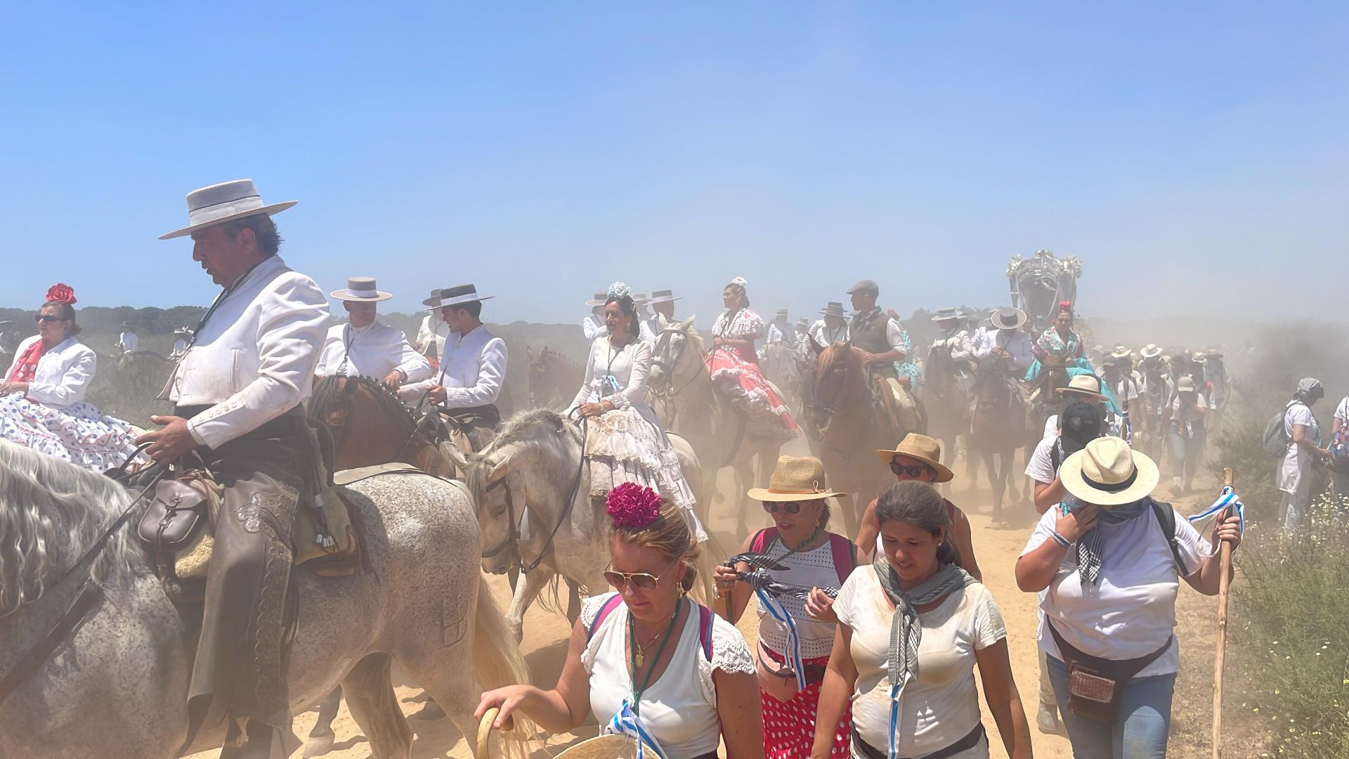 La Hermandad de Huelva camina ya por las arenas de Doñana