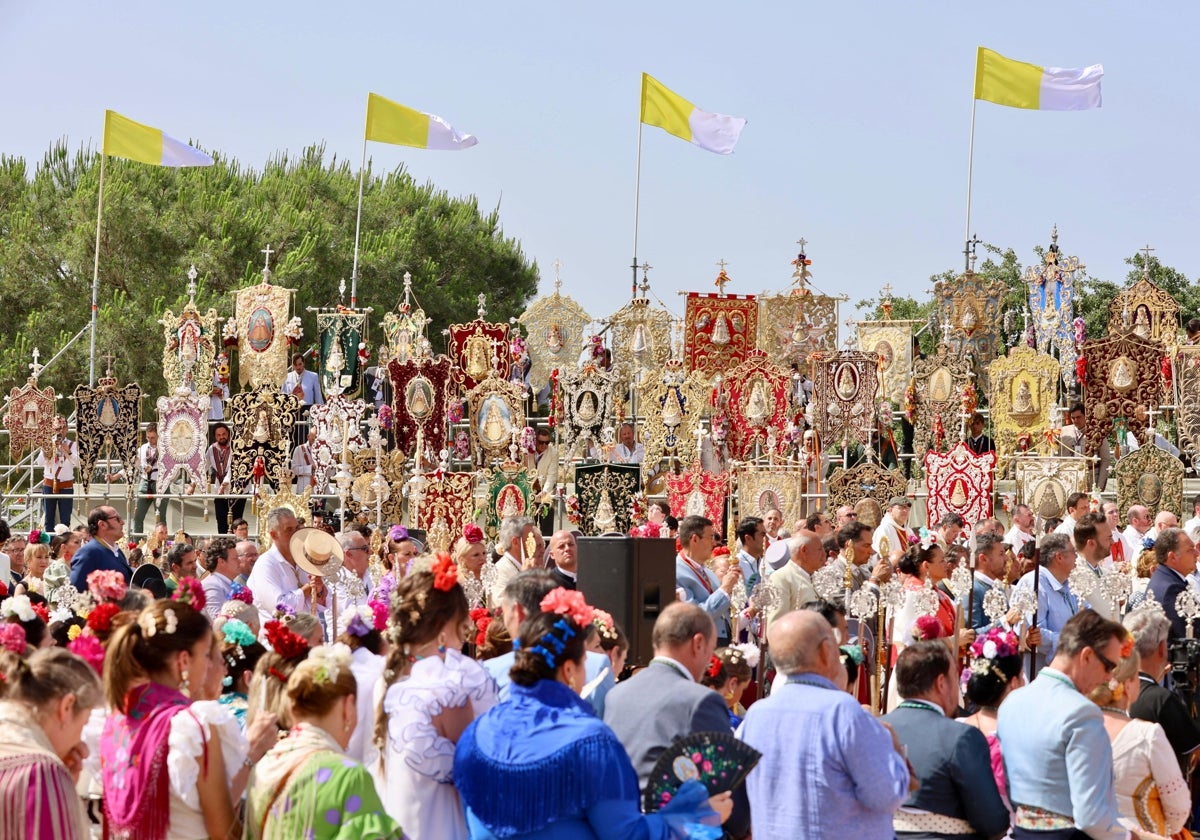 Misa Pontifical en el paseo de la Marismas del Rocío