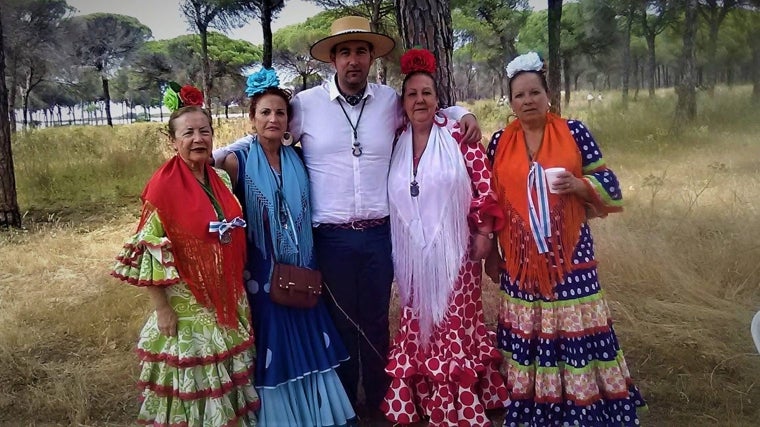 Mari Carmen, primera por la derecha, con otras integrantes de Las niñas de la Manola