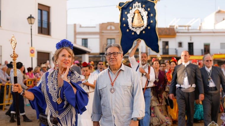 Catalina de Miguel, este viernes en la presentación de la Hermandad del Rocío de Bruselas ante la Matriz, acompañada por Juan Ignacio Zoido, hermano de la filial