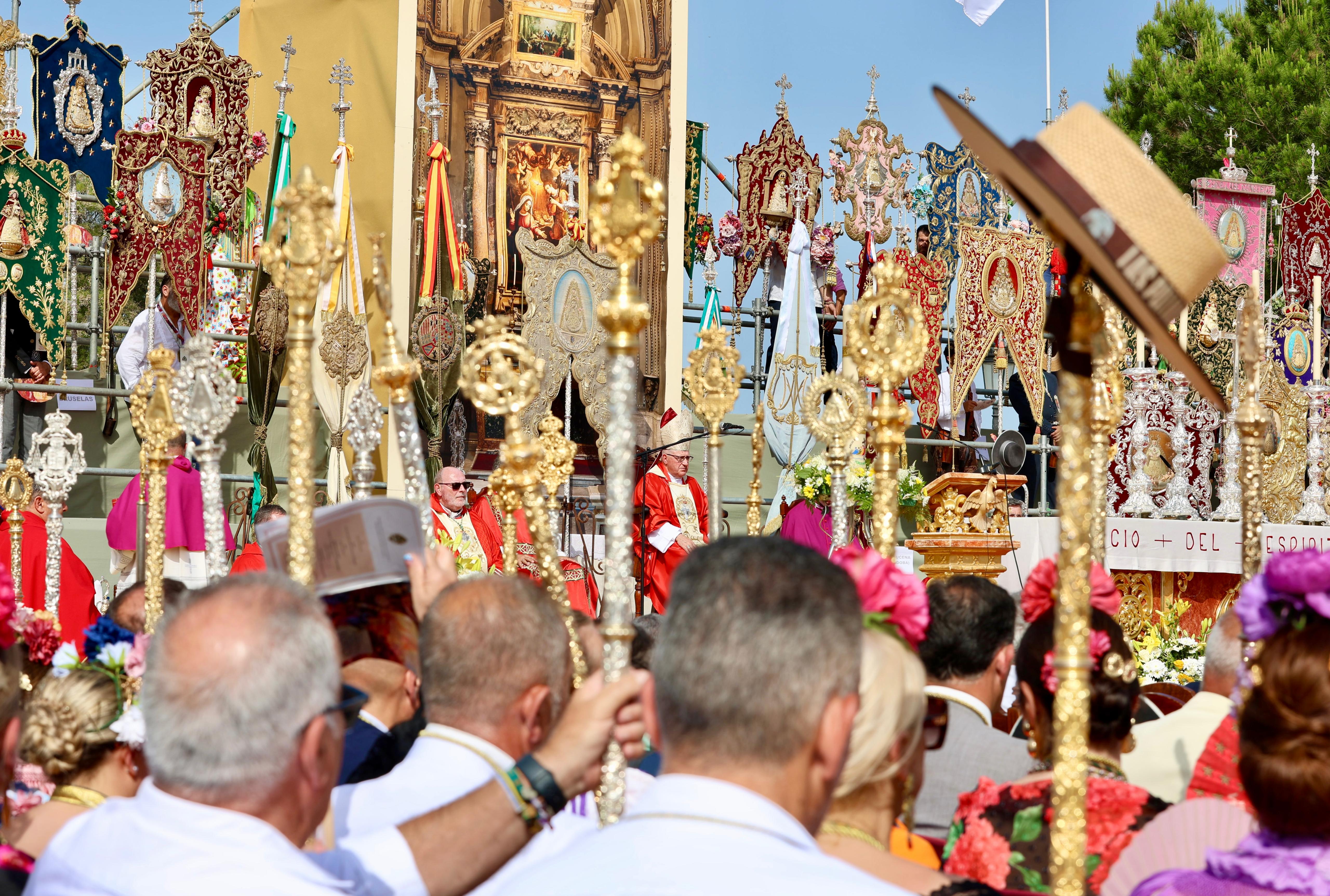 El Rocío 2025: La Misa de Pentecostés, en imágenes