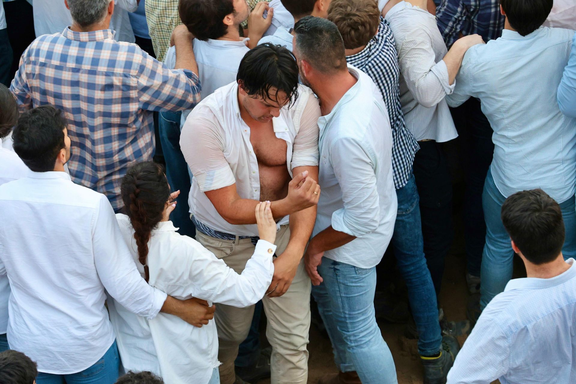 Las estampas que ha dejado la histórica procesión de la Virgen del Rocío por su aldea este 2025